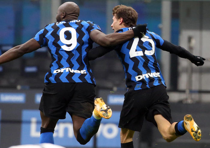Inter's Nicolò  Barella (R)  celebrates with his teammate Romelu Lukaku  after scoring goal of 2 to 0  during the Italian serie A soccer match  between FC Inter and Juventus FC at Giuseppe Meazza stadium in Milan 17 January  2021.
ANSA / MATTEO BAZZI