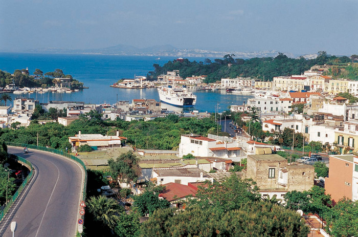 Panorama di Ischia Porto
Foto assessorato al Turismo regione Campania
