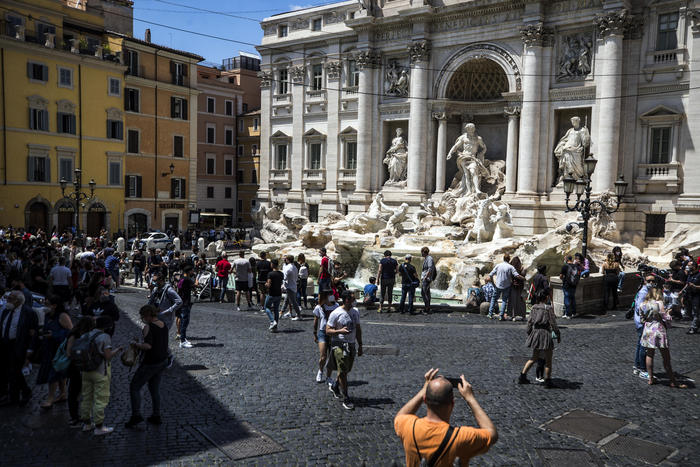 People stroll at the Trevi Fountain in Rome, Italy, 30 May 2021. ANSA/ANGELO CARCONI