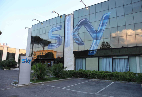 La sede di Roma di Sky con il nuovo logo. US SKY/GID
