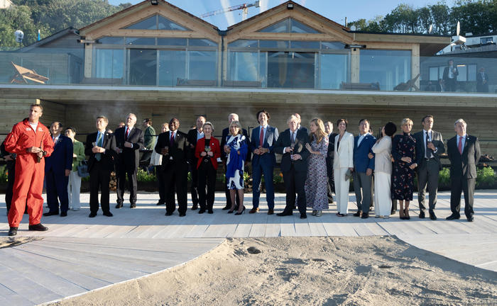 I partecipanti al G7 di Carbis Bay (Gran Bretagna) posano per una foto di gruppo, 12 giugno 2021. ANSA/FILIPPO ATTILI UFFICIO STAMPA PALAZZO CHIGI