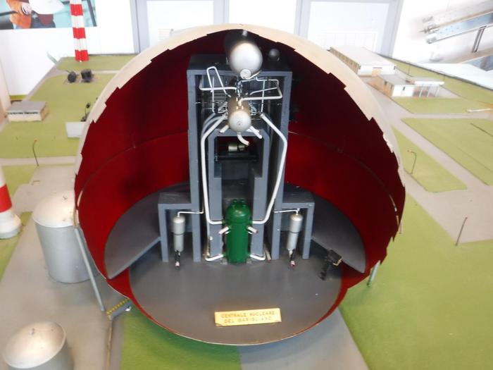 L'ex centrale nucleare Enel del Garigliano, entrata in servizio nel 1964 e chiusa nel 1982. La sfera che contiene il reattore. Sessa Aurunca (Caserta), 20 novembre 2018. ANSA/STEFANO SECONDINO