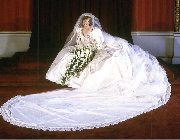 === UK OUT === 
PAP99-19980302-LONDON, UNITED KINGDOM: (FILES) Picture dated July 1981 of Diana, Princess of Wales, wearing the wedding dress which, according to her last will published on Monday, 02 March 1998, she has left for charity or for the benefit of her two sons.  The Princess of Wales, who was killed in a car crash in Paris 31 August 1997, left more than 21 million pounds (34.5 million US dollars) in her will, the bulk of it in trusts for er sons, Princes William, 15, and 13-year-old Prince Harry.     EPA PHOTO      PRESS ASSOCIATION/FILES/kr