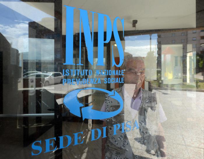 La sede dell' Inps a Pontedera (Pisa). ANSA/STRINGER