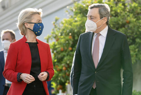 This handout photo provided by the Chigi Palace Press Office shows Italian Prime Minister Mario Draghi and President of European Commission Ursula von der Leyen during a press conference on the occasion of the Global Health Summit at Villa Pamphilij, Rome, Italy, 21 May 2021.
ANSA/ CHIGI PALACE PRESS OFFICE/ FILIPPO ATTILI
+++ ANSA PROVIDES ACCESS TO THIS HANDOUT PHOTO TO BE USED SOLELY TO ILLUSTRATE NEWS REPORTING OR COMMENTARY ON THE FACTS OR EVENTS DEPICTED IN THIS IMAGE; NO ARCHIVING; NO LICENSING +++
