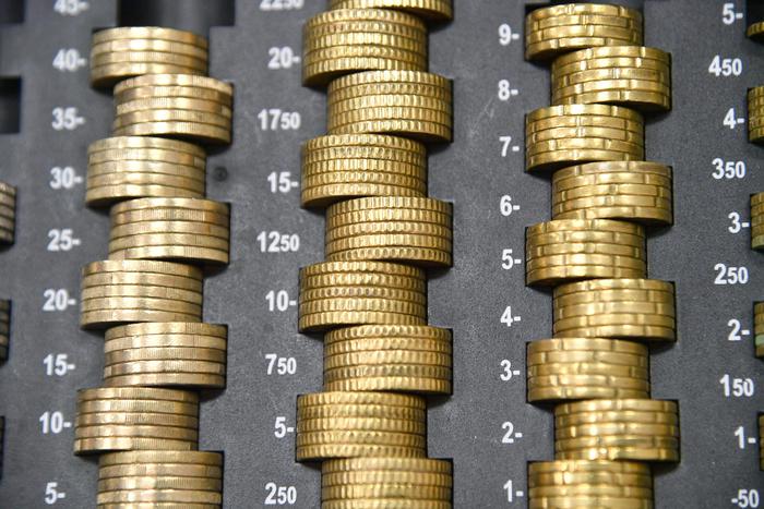 Alcune Monete da 5, 10, 20 50 centesimi di Euro in una cassa di un impiegato bancario a Genova. 16 aprile 2018 a Genova. ANSA/LUCA ZENNARO
