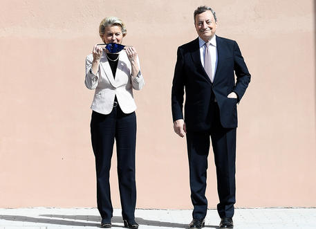 Italian Prime Minister Mario Draghi (R) and President of European Commission Ursula von der Leyen during their meeting at Cinecitta' studios in Rome, Italy, 22 June 2021.  ANSA/ETTORE FERRARI/POOL