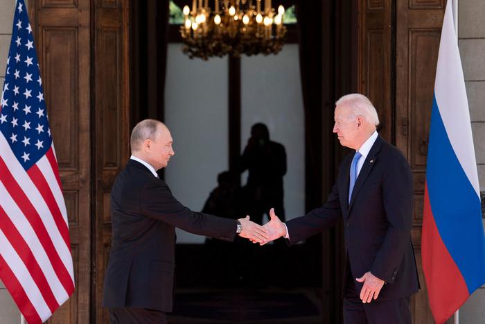 Russian President Vladimir Putin (L) shakes hands with US President Joe Biden prior to the US-Russia summit at the Villa La Grange, in Geneva on June 16, 2021. (Photo by Brendan Smialowski / AFP)