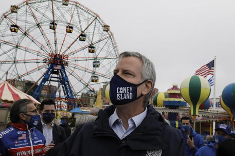 epa09125009 New York City Mayor Bill de Blasio arrives at the reopening of Luna Amusement Park in Coney Island, New York, New York, USA, 09 April 2021. Due to the Covid-19 pandemic restrictions Luna Park was closed in 2020.  EPA/Peter Foley