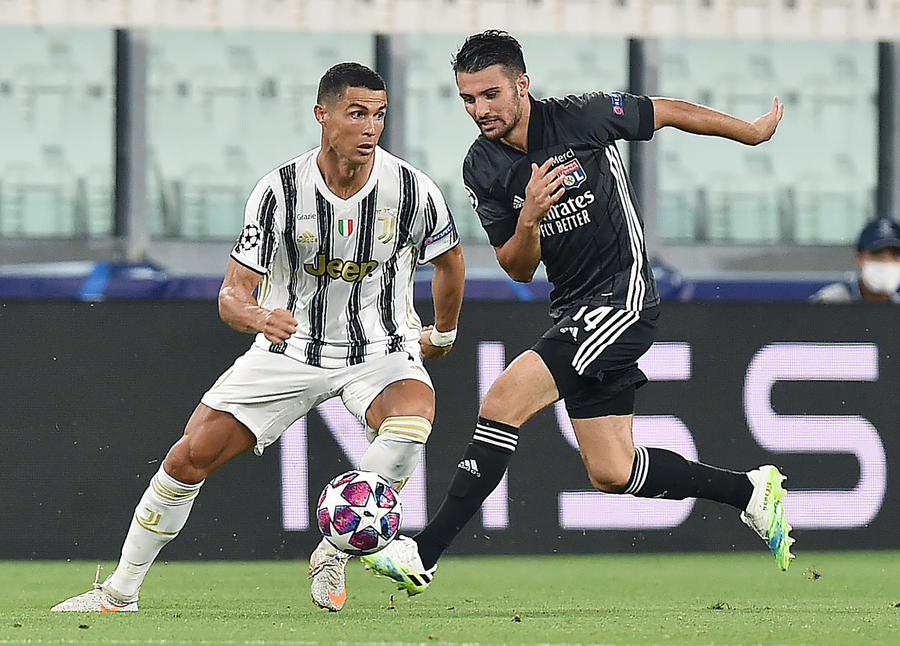 JuventusÂ’ Cristiano Ronaldo and LyonÂ’s Leo Dubois in action during the UEFA Champions League round of 16 second leg soccer match Juventus FC vs Olympique Lyon at the Allianz Stadium in Turin, Italy, 07 August 2020.
ANSA/ALESSANDRO DI MARCO