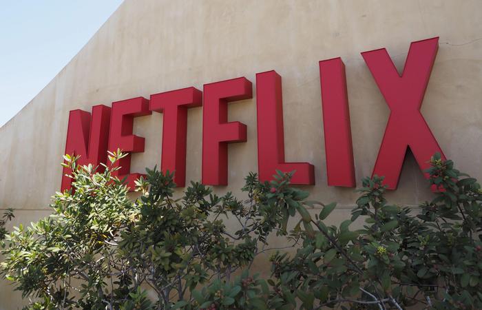 epa05111098 (FILE) A file picture dated 20 August 2015 of an exterior view on the Netflix Corporate headquarters in Los Gatos, California, USA. Netflix is to release their 4th quarter 2015 results on 19 January 2016.  EPA/JOHN G. MABANGLO