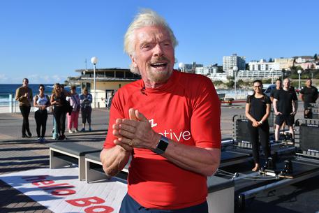 epa07992023 British entrepreneur Sir Richard Branson speaks to the media before joining a Pilates class at Bondi Beach in Sydney, Australia, 13 November 2019.  EPA/JOEL CARRETT AUSTRALIA AND NEW ZEALAND OUT
