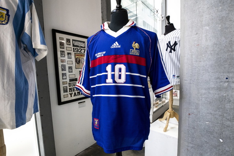 epa09341242 Zinedine Zidane 1998 FIFA World Cup final match worn and and signed is displayed during the preview of the auction 'Sports Legends' at Julien's auction in Beverly Hills, California, USA, 12 July 2021. The auction will take place on July 17 and 18, 2021.  EPA/ETIENNE LAURENT