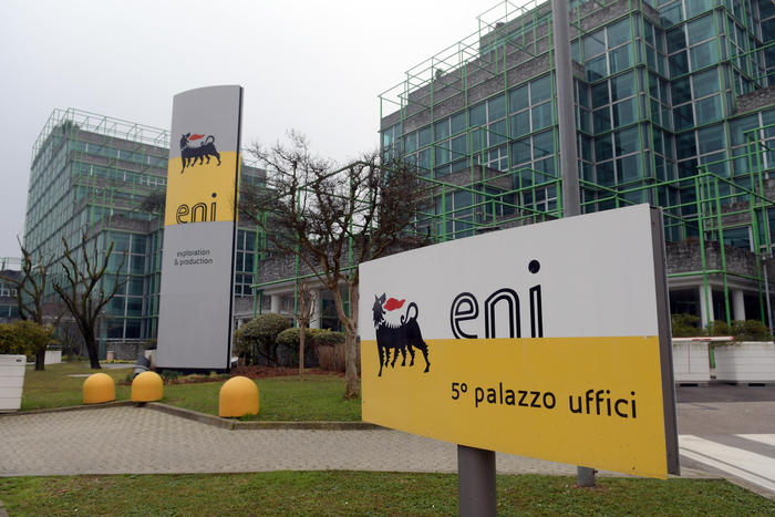Gates closed and almost deserted offices in Italian gaz company Eni's offices in San Donato Milanese, near Milan, Italy 26 February 2020. Due the epidemic and to contain the risk of contagion, many companies have forced their employees not to show up for work and, for those authorized, to resort to smartworking. ANSA/ANDREA CANALI