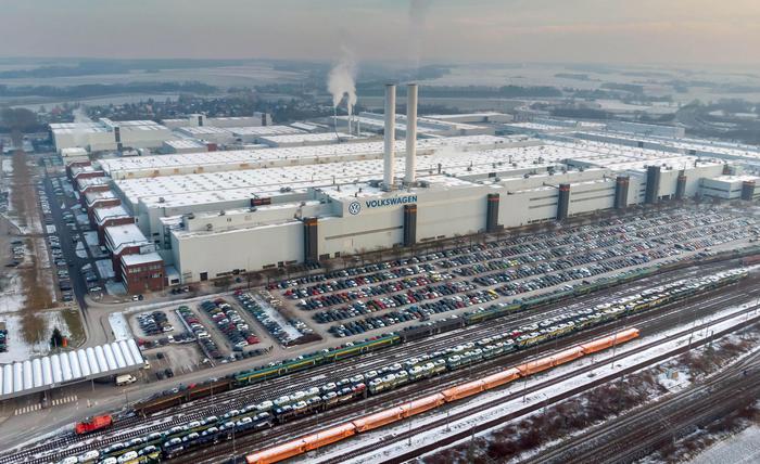epa07312440 An exterior view of the Volkswagen (VW) vehicle factory in Zwickau taken with a drone, Germany, 23 January 2019. The VW Golf car is produced at the VW plant in Zwickau.  EPA/UWE MEINHOLD