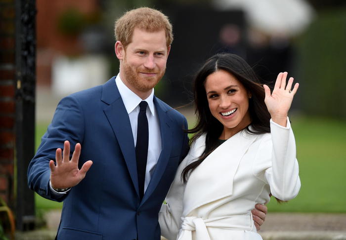 epa08116526 (FILE) - Britain's Prince Harry pose with Meghan Markle during a photocall after announcing their engagement in the Sunken Garden in Kensington Palace in London, Britain, 27 November 2017 (reissued 10 January 2020). Britain's Prince Harry and his wife Meghan have announced in a statement on 08 January that they will step back as 'senior' royal family members and work to become financially independent.  EPA/FACUNDO ARRIZABALAGA *** Local Caption *** 53922692