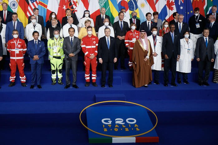 World leaders pose for a group photo at the La Nuvola conference center for the G20 summit in Rome with doctors and medical personnel, Rome, Italy, 30 October 2021. The Group of Twenty (G20) Heads of State and Government Summit will be held in Rome on 30 and 31 October 2021. ANSA/ROBERTO MONALDO/POOL/LAPRESSE
