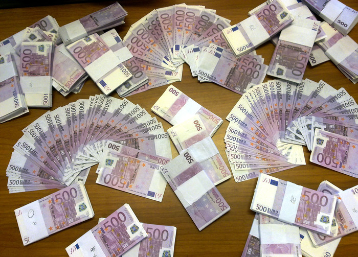 Banconote false sequestrate dalla Guardia di Finanza di Cremona, 3 agosto 2010. ANSA/US GUARDIA DI FINANZA