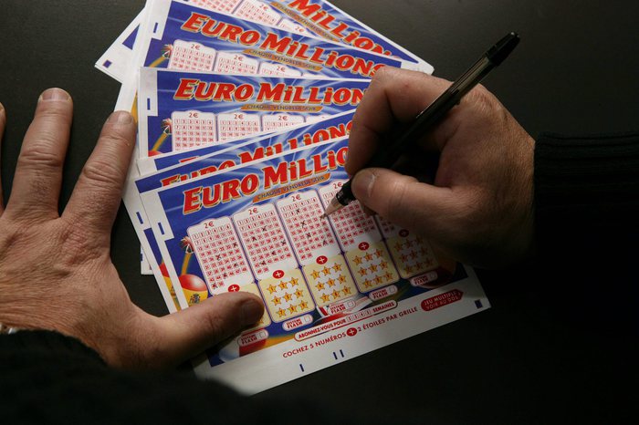 epa00130595 A ''Euromillion'' lottery coupon is filled out in Paris on Friday, 06 February 2004. Lotto enthusiasts in Spain, the UK and Spain will be able for the first time to gamble on the new 