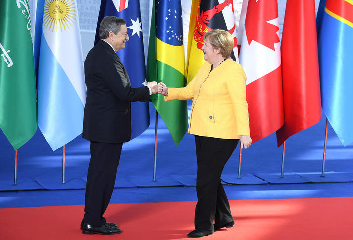 Italian Prime Minister Mario Draghi (L) welcomes German outgoing Chancellor, Angela Merkel, at the G20 summit of world leaders to discuss climate change, Covid-19 and the post-pandemic global recovery at the La Nuvola center in Rome, Italy, 30 October 2021.
ANSA/ETTORE FERRARI/POOL