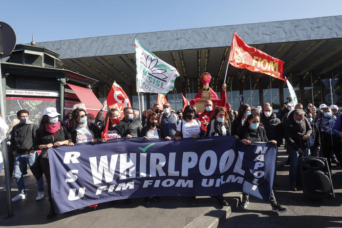Whirlpool workers during the demonstration against the redundancies and the closure of the Naples plant, in Rome, Italy, 14 October 2021. ANSA/ GIUSEPPE LAMI