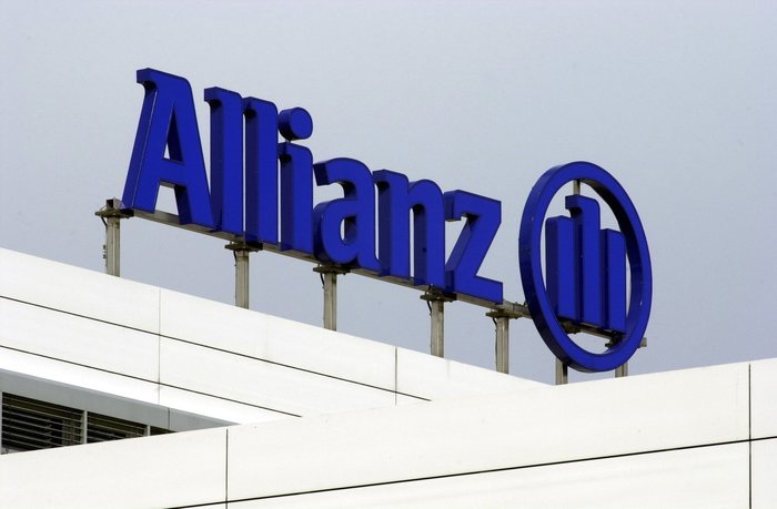 (FILES) File picture dated 29 March 2001 of the Allianz logo above the company headquarters in Unterfuehring, near Munich. Allianz sustained a net loss of 1.058 billion euros in its banking division, which comprises mainly Dresdner Bank, in the first six months of the current year, the German insurance giant announced 14 August 2002, without providing a year-earlier figure.
EPA PHOTO - DPA - STEPHAN JANSEN