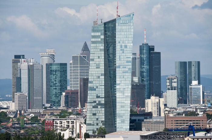 epa04838329 The skyline of the city center of Frankfurt/Main, Germany, including the new headquarters of the European Central Bank (ECB), in front, seen on 09 July 2015. Visible from (L-R) are the Tower 185 (back), the Silver Tower, the Eurotower, the Westend 1 Tower (back), the Skyper, the Taunusturm tower, the Messeturm Fair tower (back), the new ECB (front), the Main Tower and the Twin Towers of the Deutsche Bank. The high-rise buildings in the city's center caused the public to nickname the business district 'Mainhattan'.  EPA/BORISÂ ROESSLER