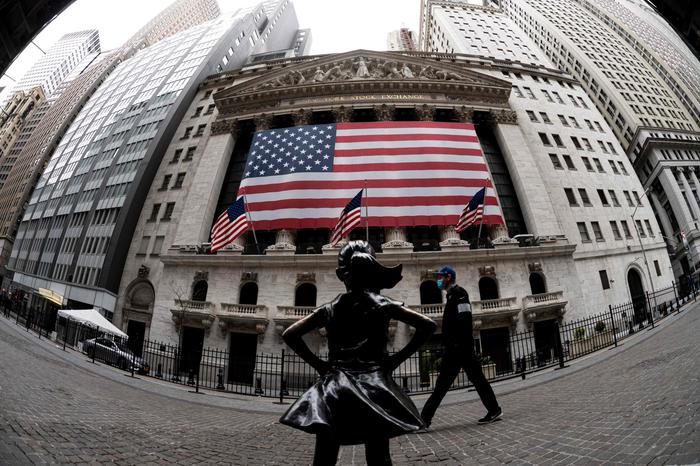 TOPSHOT - The fearless girl statue and the New York Stock Exchange (NYSE) are pictured on April 20, 2020 at Wall Street in New York City. - Wall Street opened lower on Monday as traders grappled with a drop in oil prices to 22-year lows as the coronavirus pandemic sapped demand for energy. The Dow Jones Industrial Average was down 1.8 percent to 23,798.01 about 10 minutes into the trading session.The broad-based S&P 500 had declined 1.3 percent to 2,835.08, while the tech-rich Nasdaq had fallen 0.7 percent to 8,588.66. (Photo by Johannes EISELE / AFP)