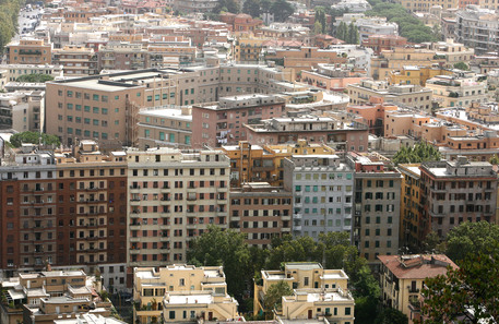 20070919-ROMA-FIN-MUTUI: ABI; RIALZO TASSI, AD AGOSTO TOP 5 ANNI AL 5,63%. Una panoramica delle casa a Roma questa mattina.    ANSA / ETTORE FERRARI