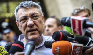 Stop ai licenziamenti, Landini avvisa: “Blocco fino a fine anno o sarà scontro sociale”