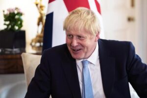 Clima, Boris Johnson in partnership con Bill Gates per aumentare gli investimenti verdi nel Regno Unito