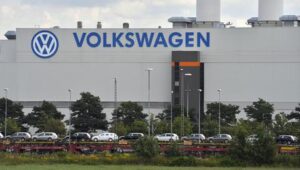 Volkswagen: calano consegne (-6,8%), ma boom elettrico