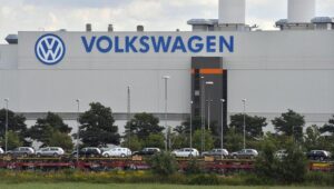 Volkswagen, utili e ricavi in perdita per la carenza di chip