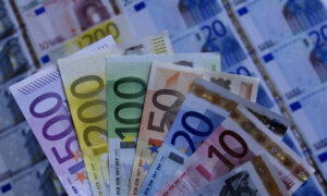 Febbre di risparmio per gli italiani: in 7 mesi 92 miliardi in più