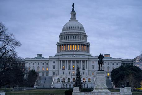 Usa, anche il Senato approva il budget resolution sul piano di aiuti da 1.900 miliardi
