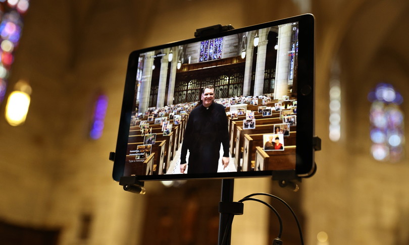 Chiesa e Covid: le messe in streaming trend sui social