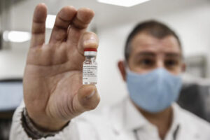 Vaccini, ReiThera annuncia: “per fase 3 vaccino cerchiamo altri finanziamenti”