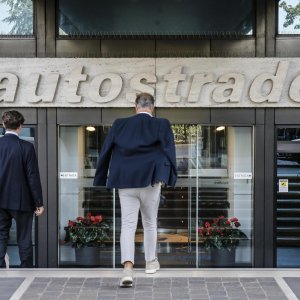 Atlantia dice sì a nuovi soci per Autostrade per l’Italia