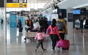 Omicron, il Giappone blocca le prenotazioni dei voli in entrata