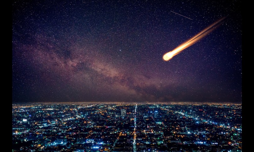 Un dono dal cielo: un meteorite gli sfonda la casa ma lo rende milionario