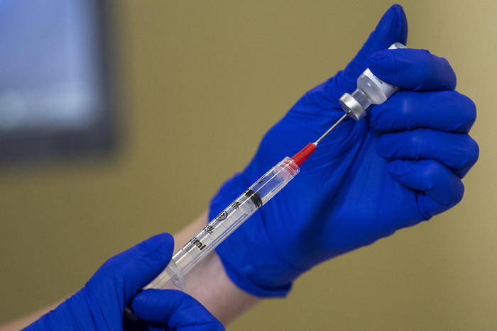 Vaccini, l’Ue stringe l’intesa con la Gran Bretagna