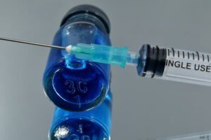 Vaccino, l’Oms approva il Pfizer-BioNTech. Via libera dell’India ad AstraZeneca