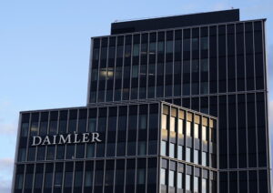 Elettrico, Daimler investe 40 miliardi