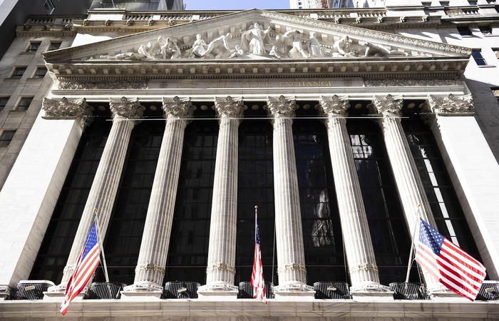 Wall Street in ribasso, pesano i dati macro