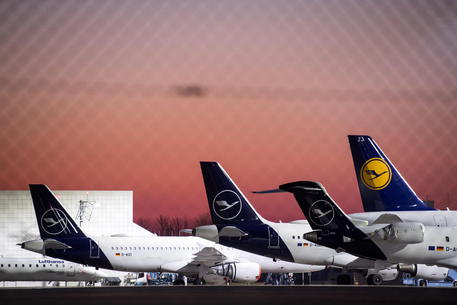 Effetto Covid, Lufthansa taglia 150 aerei e più di 22 mila posti di lavoro