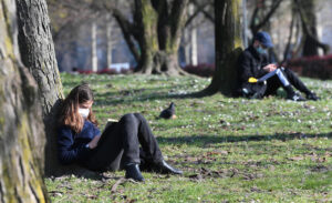 Stop alle mascherine all’aperto? Speranza chiede al Cts