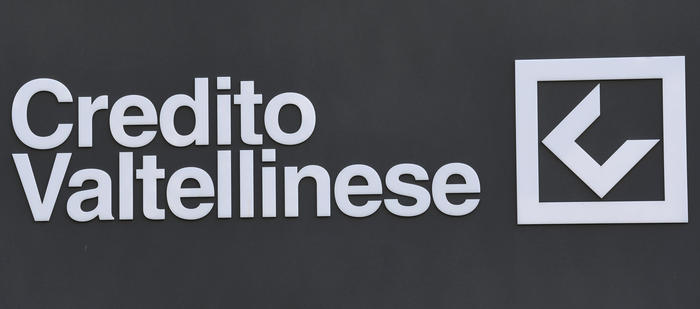 Il logo Creval esposto all'entrata di una filiale a Milano, 29 marzo 2021. Il Cda del Creval, 