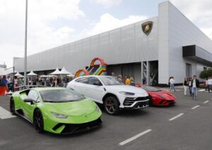Auto, Lamborghini passa in mani anglo-svizzere? Volkswagen riceve un’offerta da 7,5 miliardi