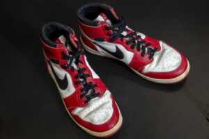 Michael Jordan, asta da record per le sue sneakers: battute per 1,47 milioni