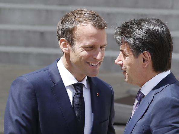 Conte incontra Macron: hotspot in paesi d’origine migranti